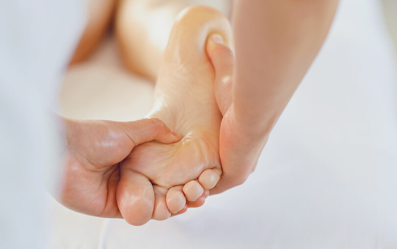 Geniesse eine wohltuende Easlen Massagen in Pratteln zur Tiefenentspannung, Stressreduktion und Muskelregeneration &ndash; jetzt Termin buchen!